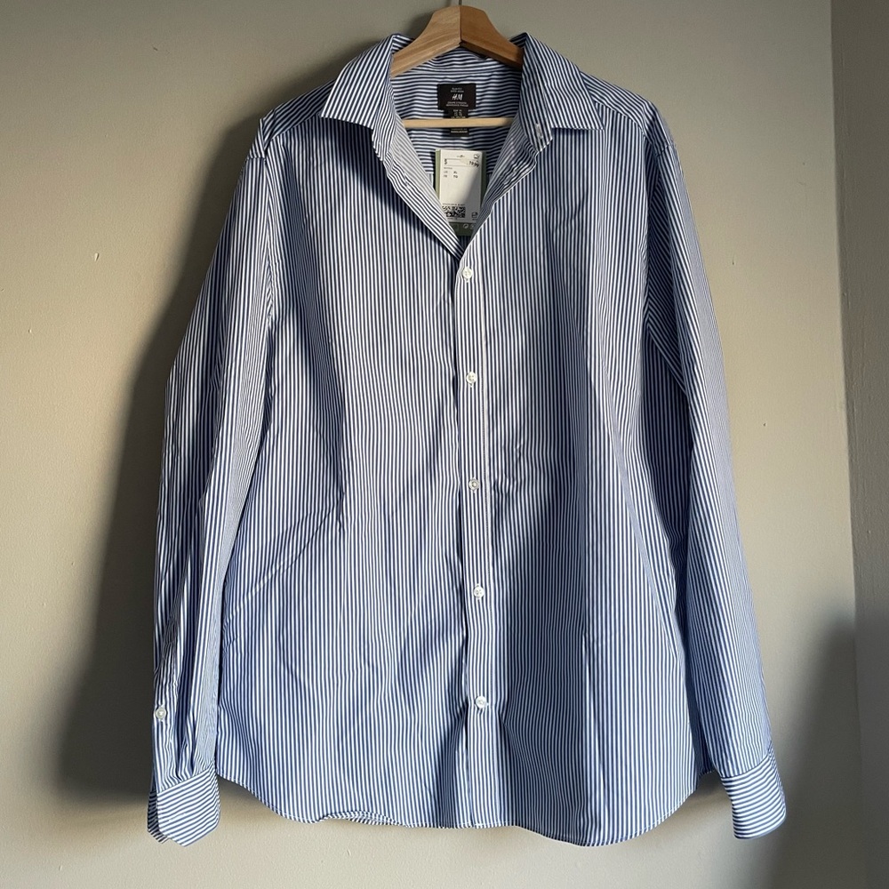 NWT H&M Men’s Slim Fit Blue and White Stripe Button Down